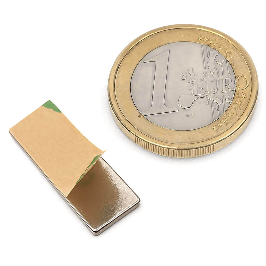 Aimant autocollant 30x10x1mm, puissance 1kg